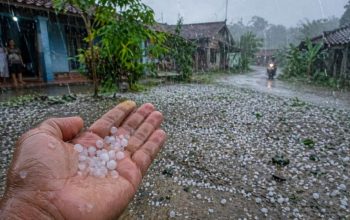 Cilacap Diguyur Hujan Es, Sinyal Cuaca Kian Tak Menentu